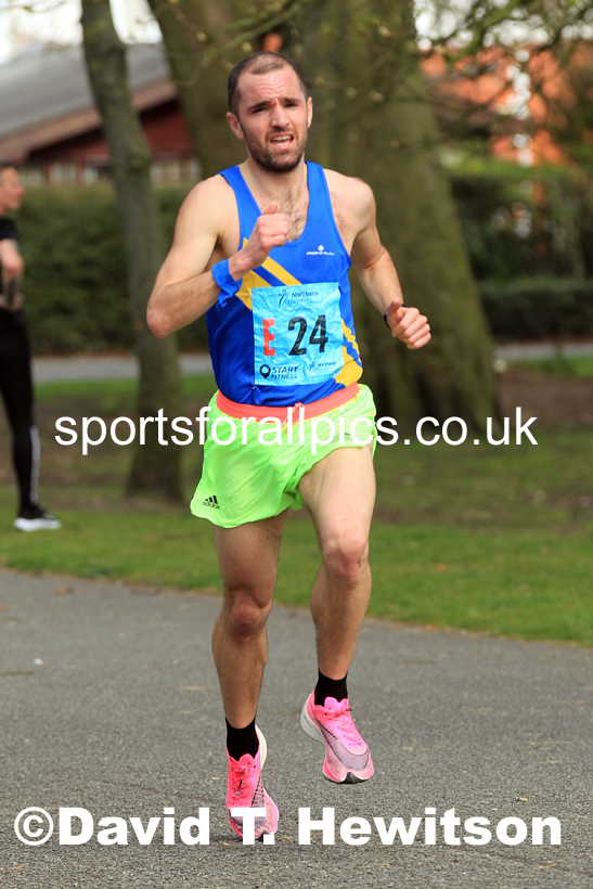 Senior Mens Northern 12 Stage Road Relay, 2022 Northern 12 and 6 Stage Road Relays,  Birkenhead Park, Birkenhead, Wirral.  Photo: David T. Hewitson/Sports for All Pics
